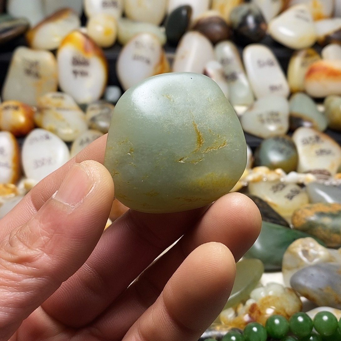 和田玉颈饰未镶嵌吊坠