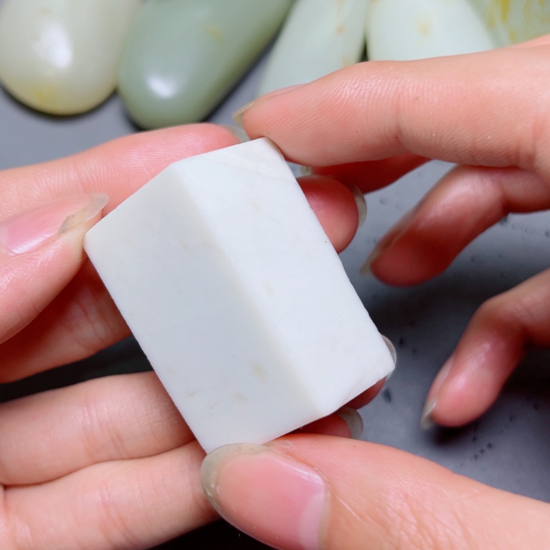 和田玉未镶嵌珠宝奇石