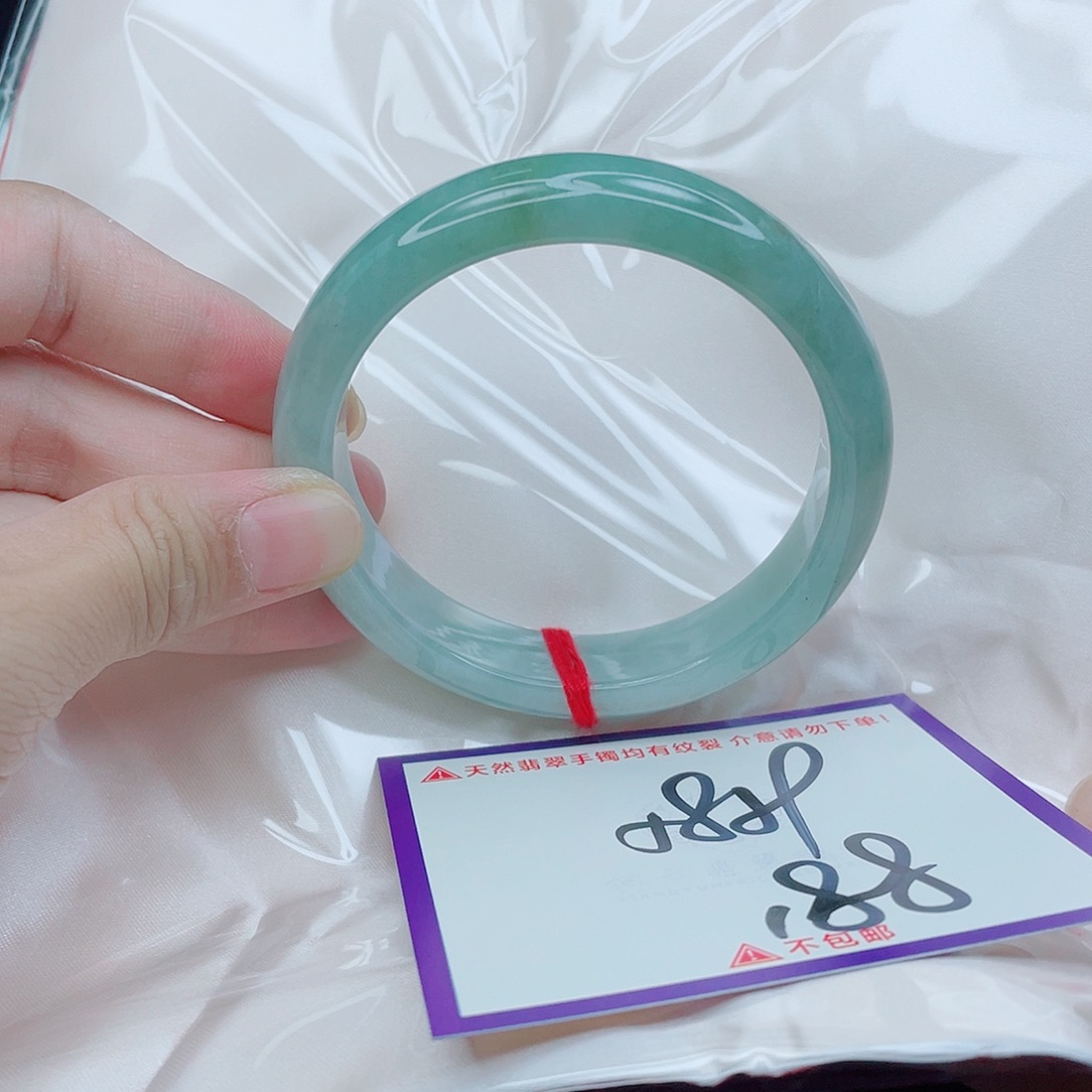 翡翠手镯未镶嵌翡翠