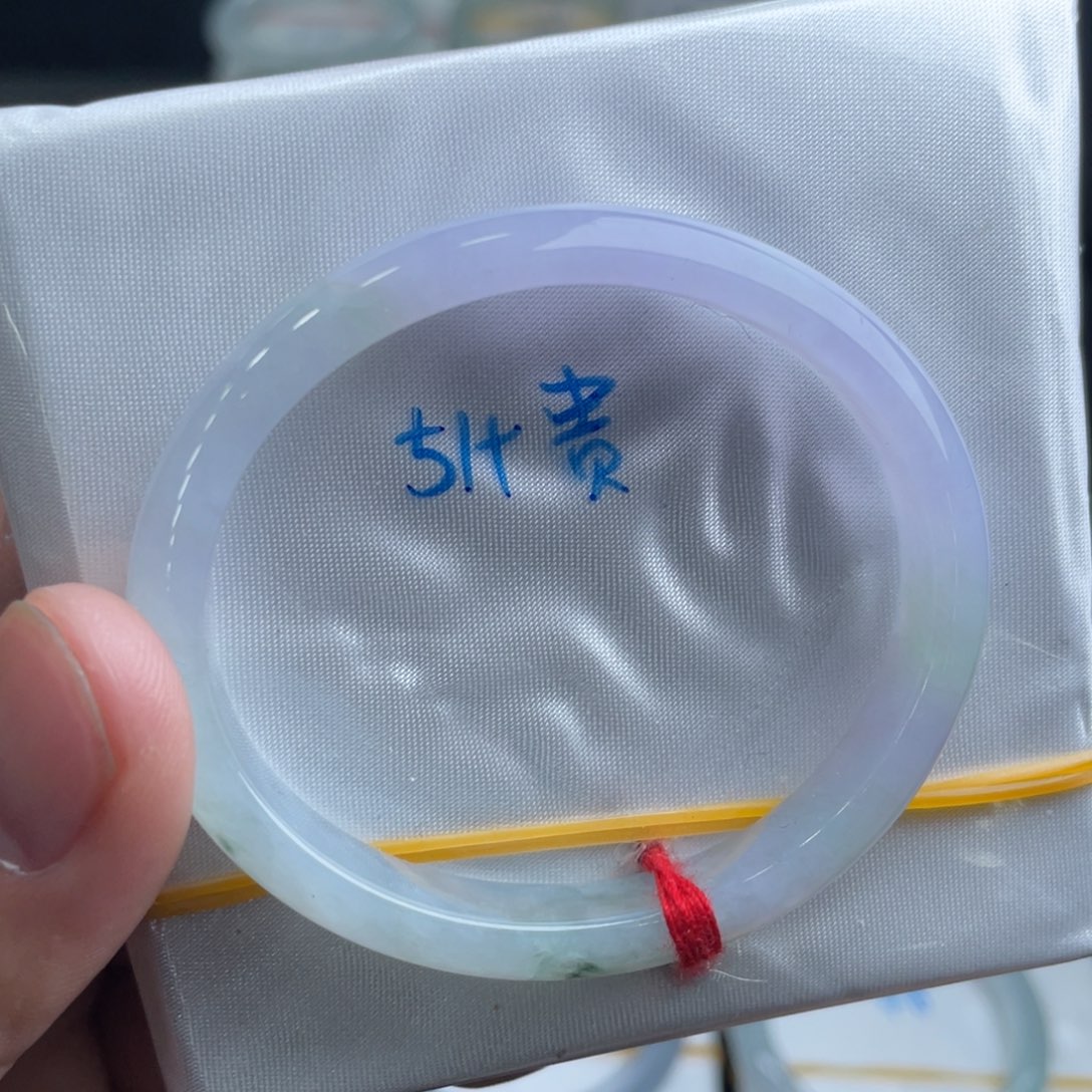 翡翠手镯未镶嵌翡翠手镯