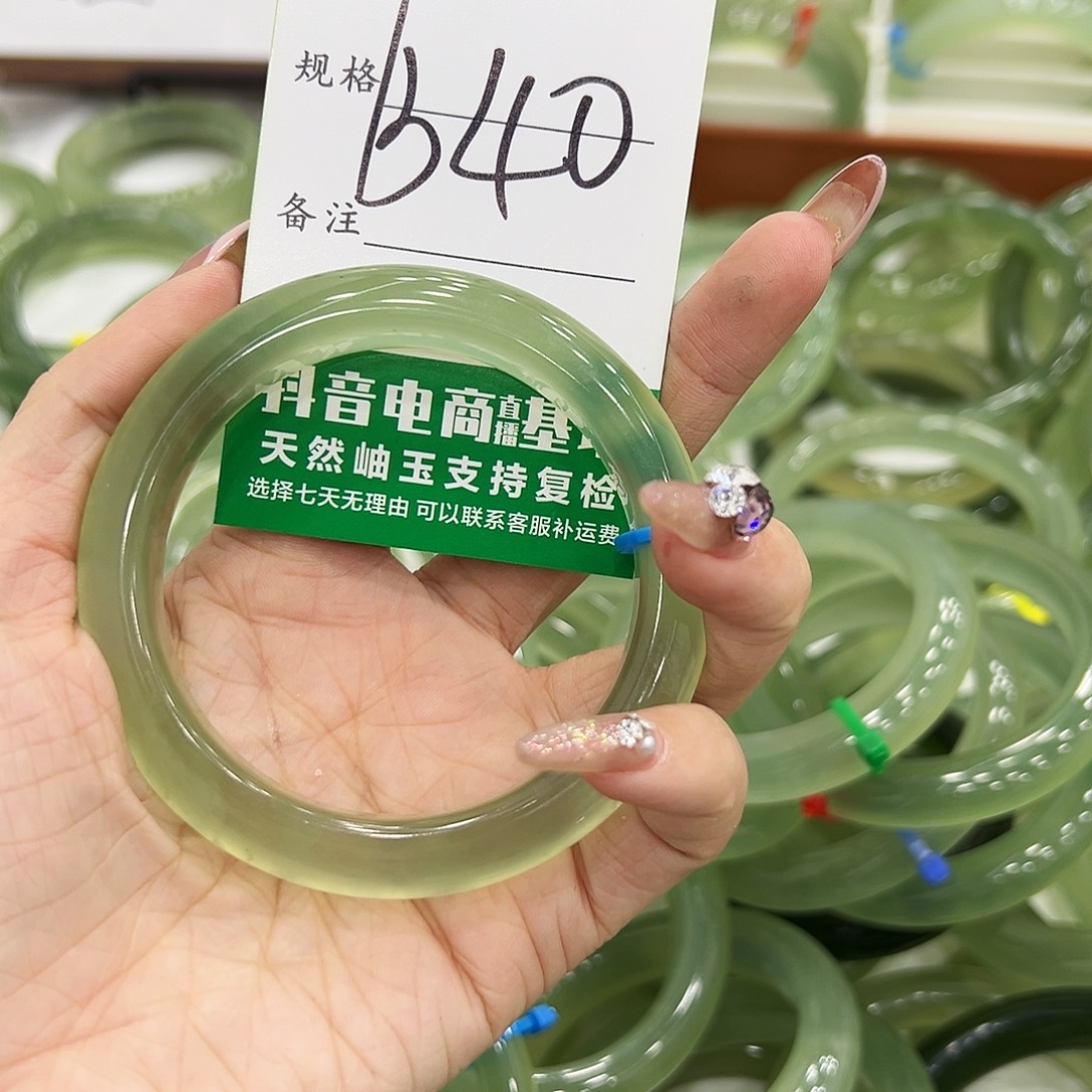 妻***闹蛇纹石玉未镶嵌手镯