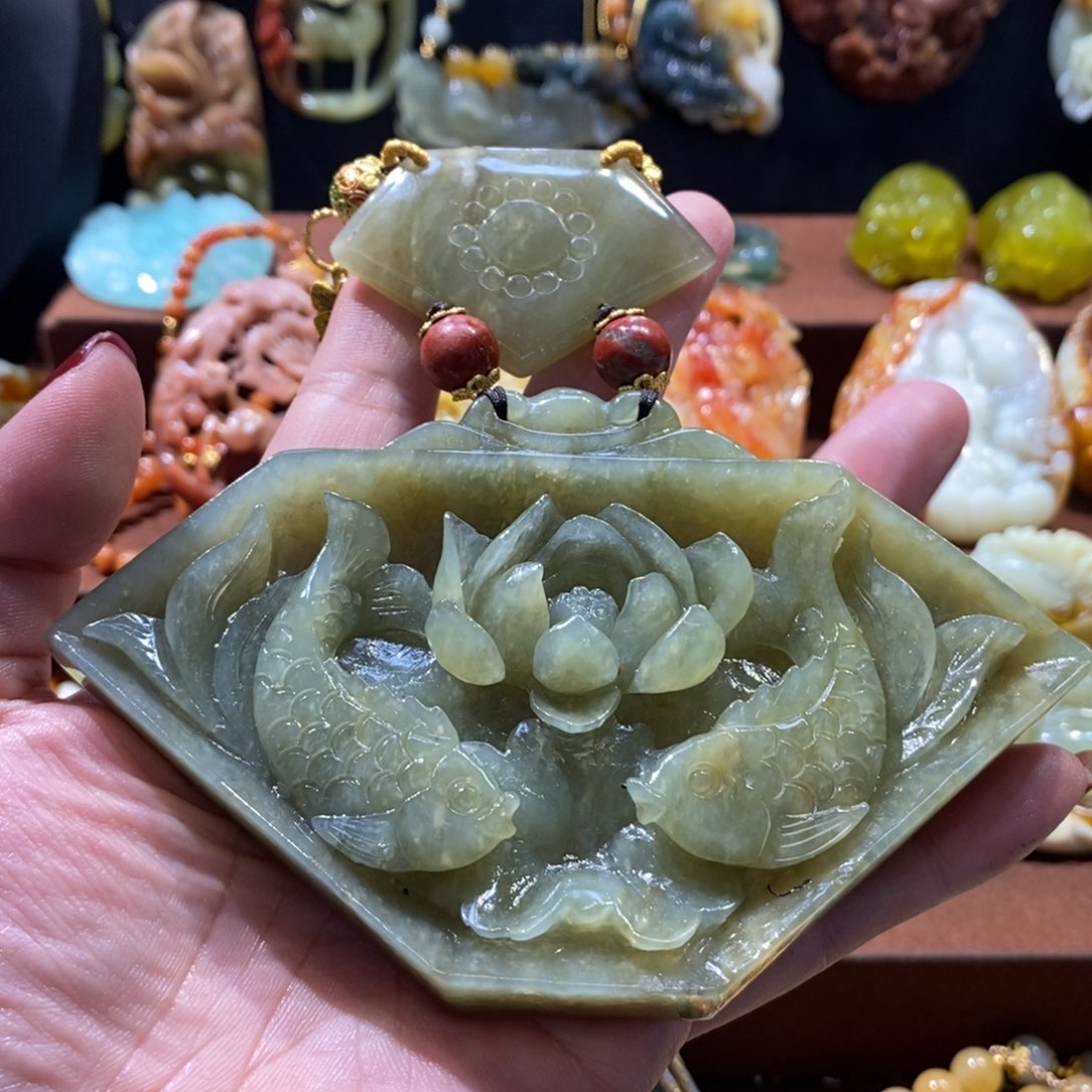 蛇纹石玉颈饰未镶嵌