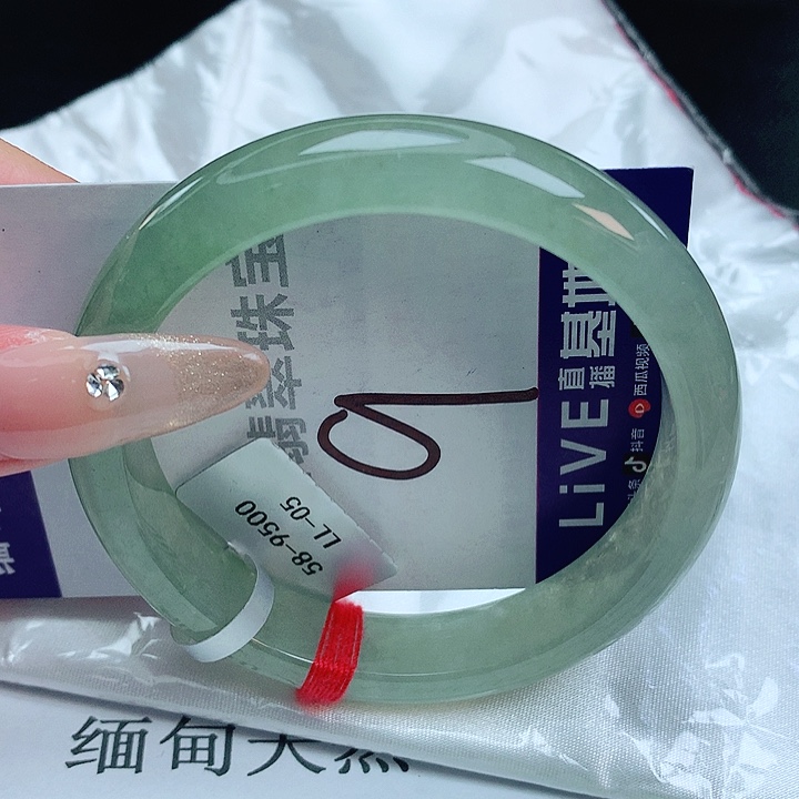 翡翠手镯未镶嵌缅甸天然a货翡翠手镯