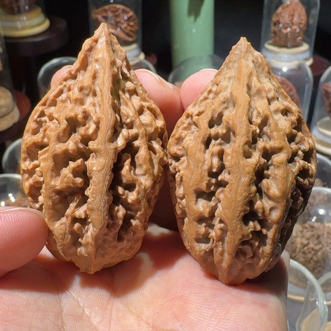 文玩核桃吊坠凤冠枪