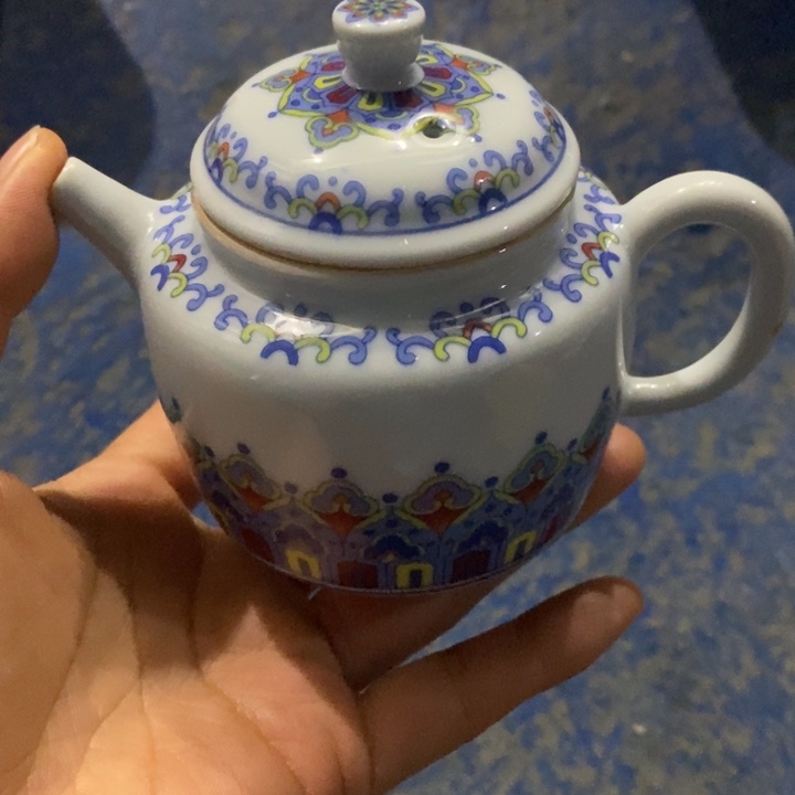 摆件陶青花斗彩缠莲茶壶（竹溪道人）
