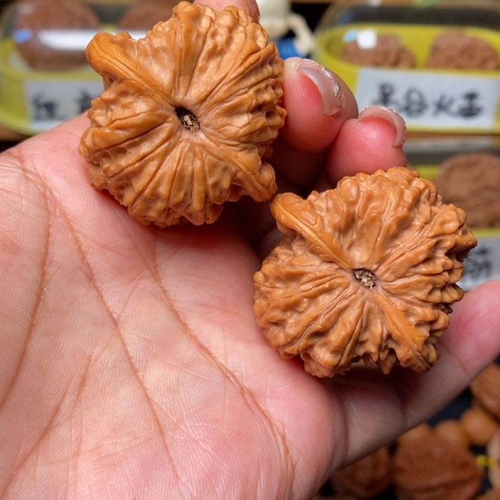 小***龙文玩核桃吊坠40血麒麟