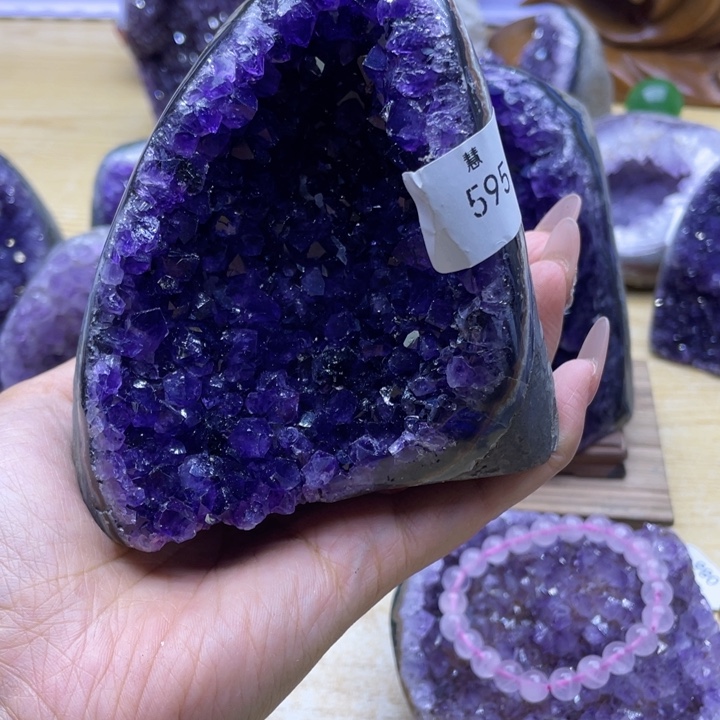 未镶嵌水晶大型摆件（非配饰）