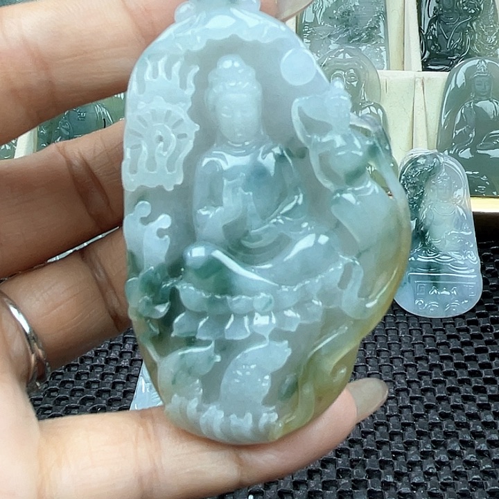 颈饰未镶嵌翡翠追**者翡翠A货素衣