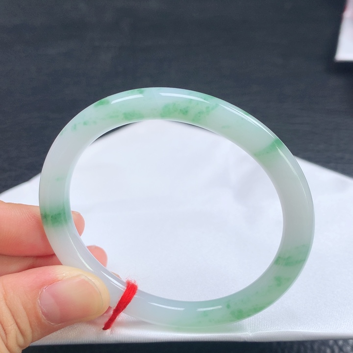 翡翠手镯（贵妃镯）未镶嵌54圈