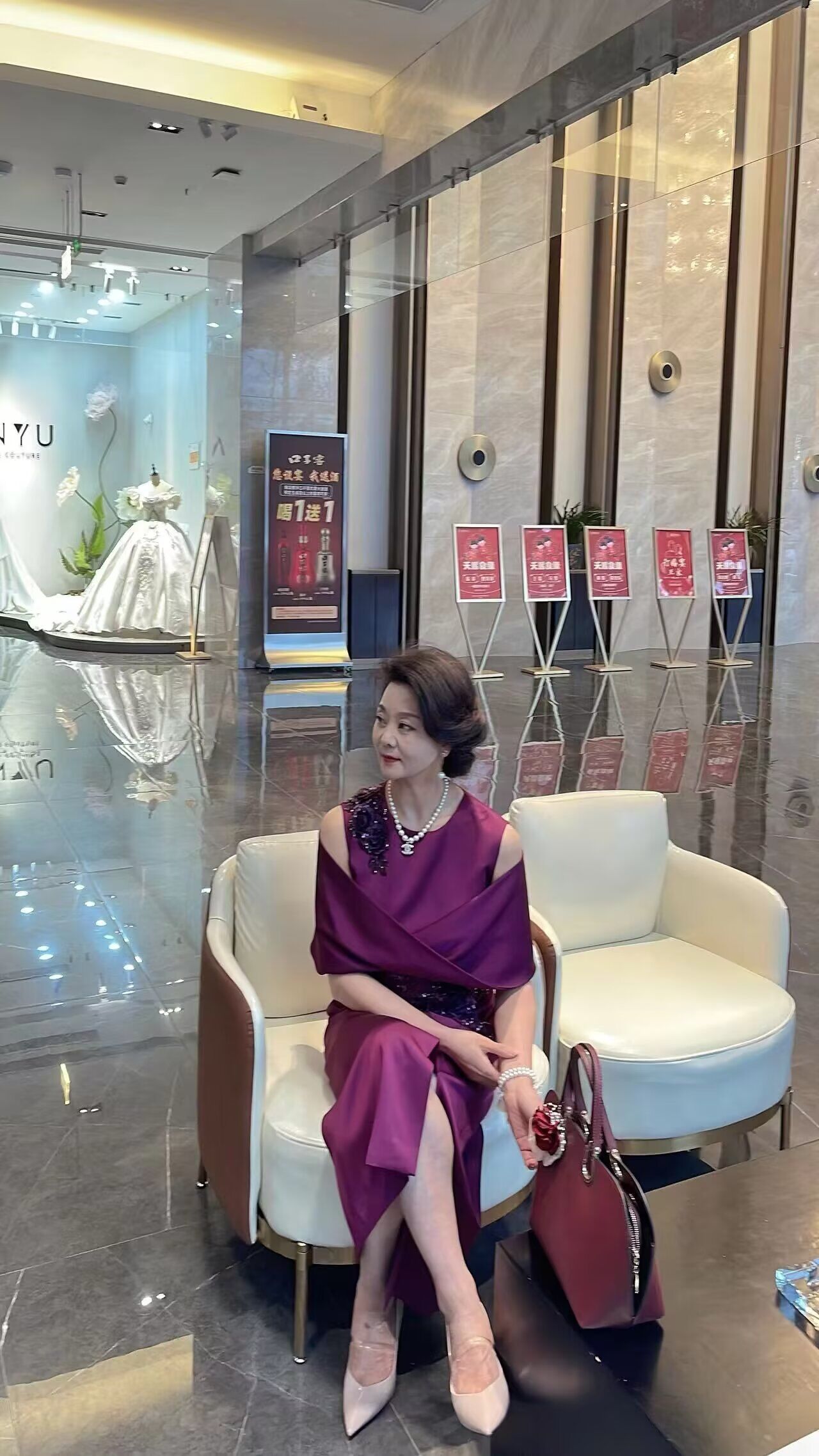 0111-高定轻奢优雅绸缎迎宾敬酒鱼尾款喜婆婆婚礼服