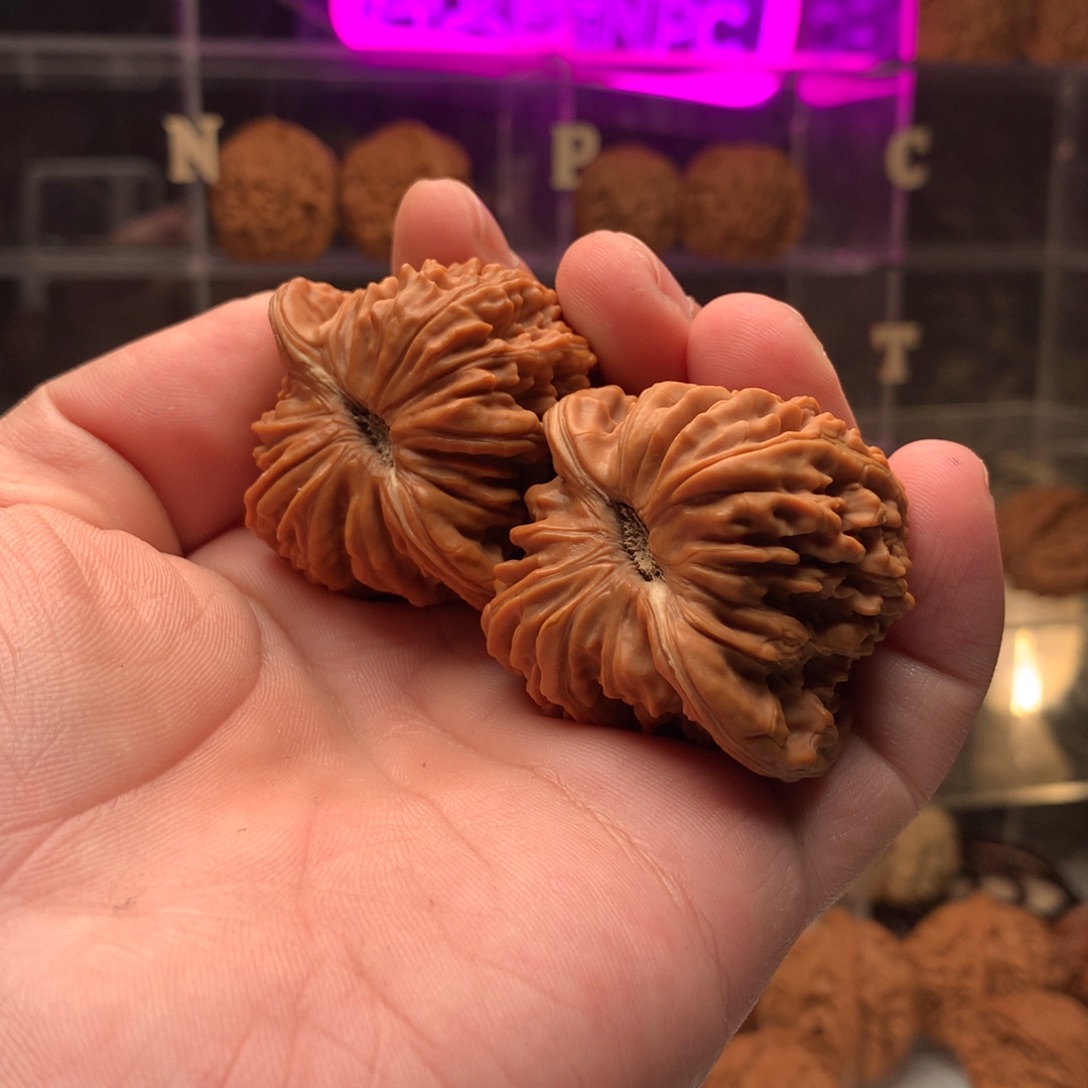 日***师文玩核桃吊坠四座楼666888