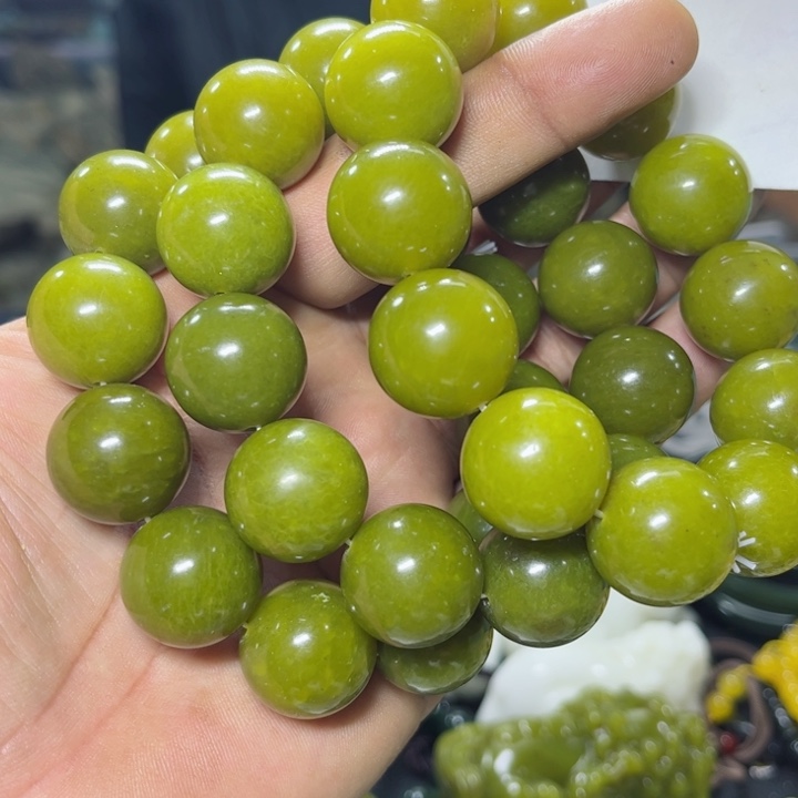 蛇纹石玉手串未镶嵌