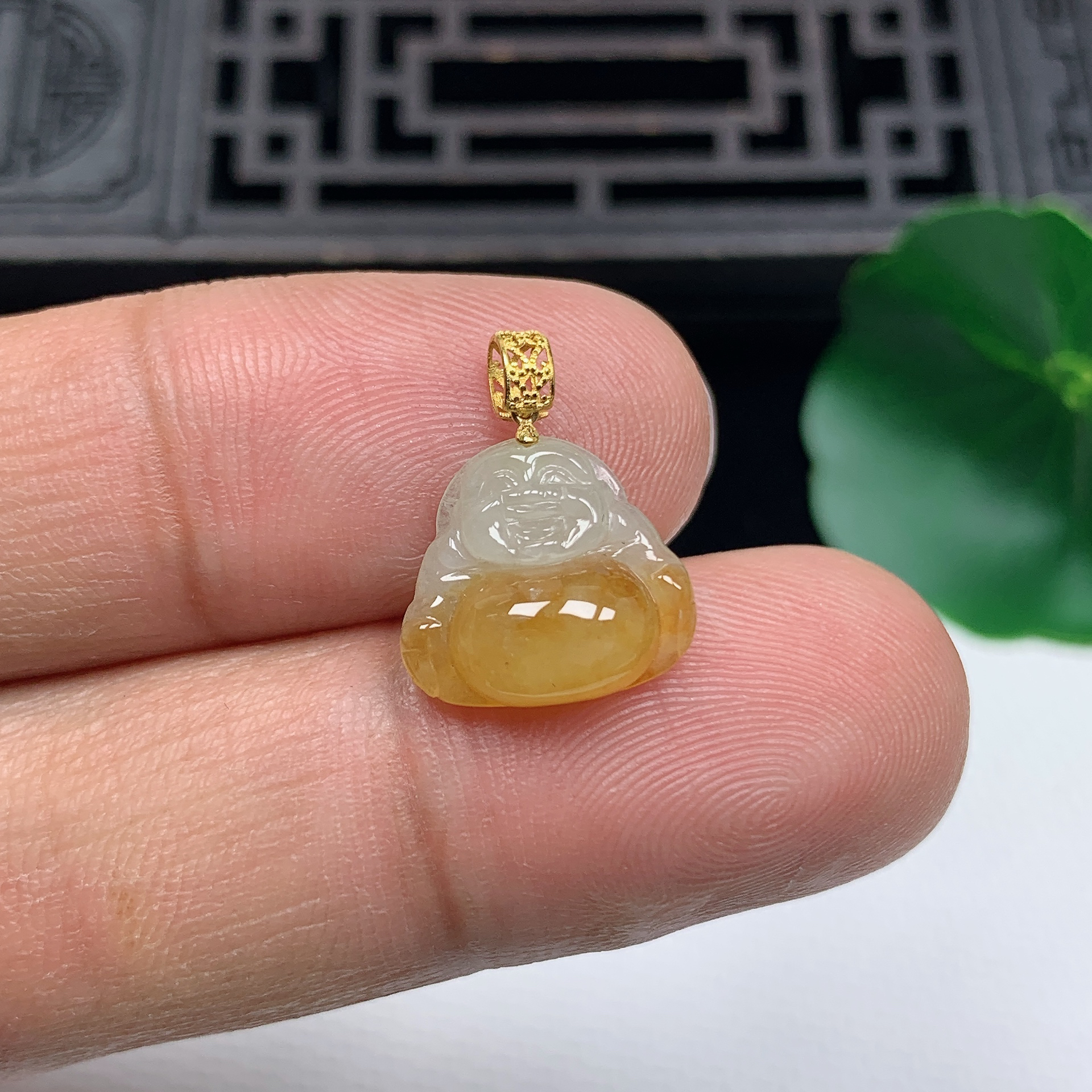 天然翡翠A货18K金扣精美飘黄翡佛公小吊坠尺寸11.9*13.2*4.8mm