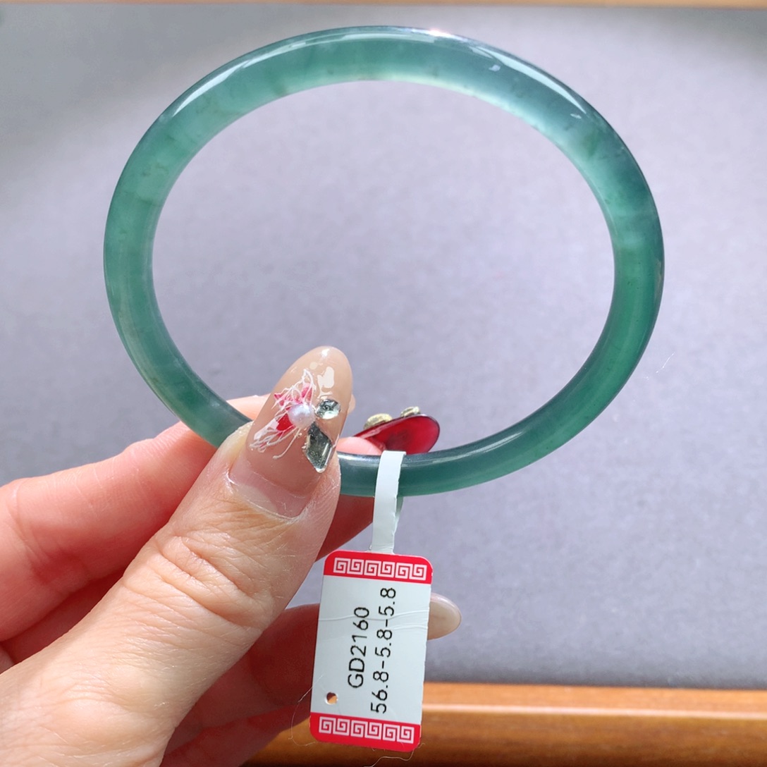 翡翠手镯未镶嵌天然翡翠手镯 