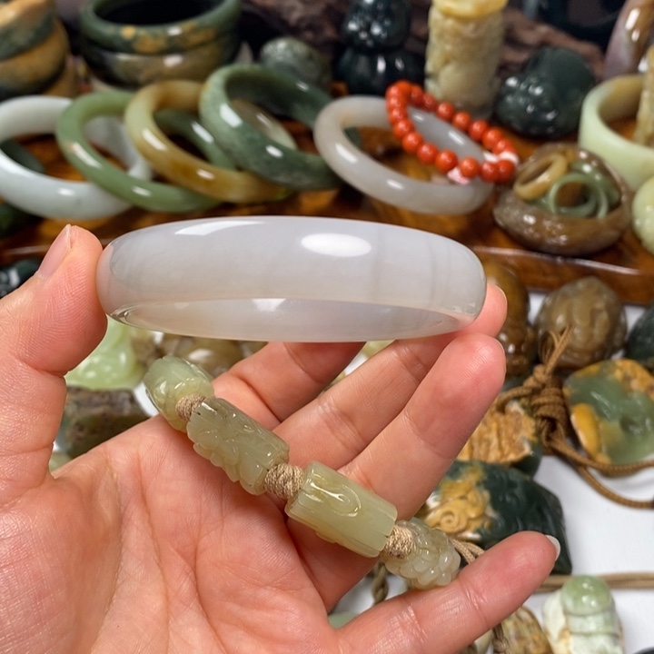 张***米和田玉（糖玉）未镶嵌颈饰