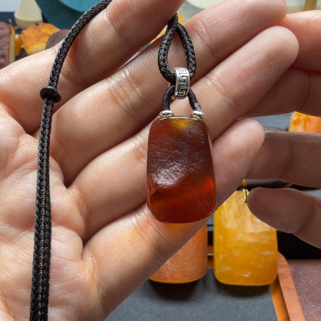 琥珀吊坠(赠链)未镶嵌