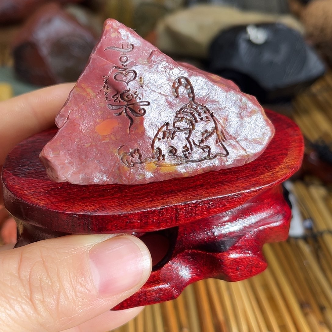 新疆原石雕刻手把件