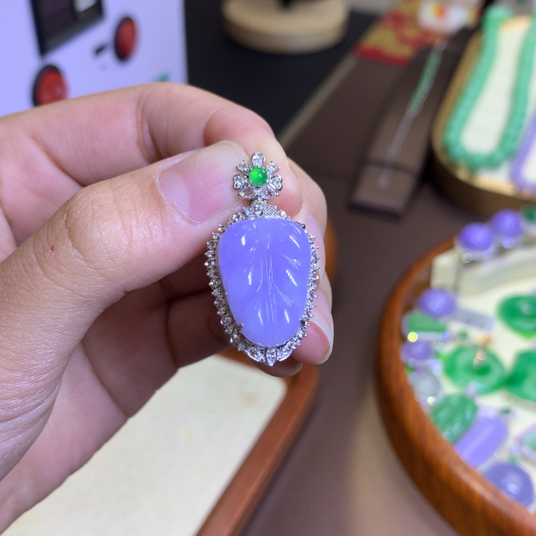 翡翠18K金镶嵌颈饰翡翠