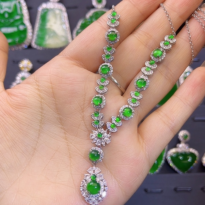 翡翠颈饰未镶嵌项链