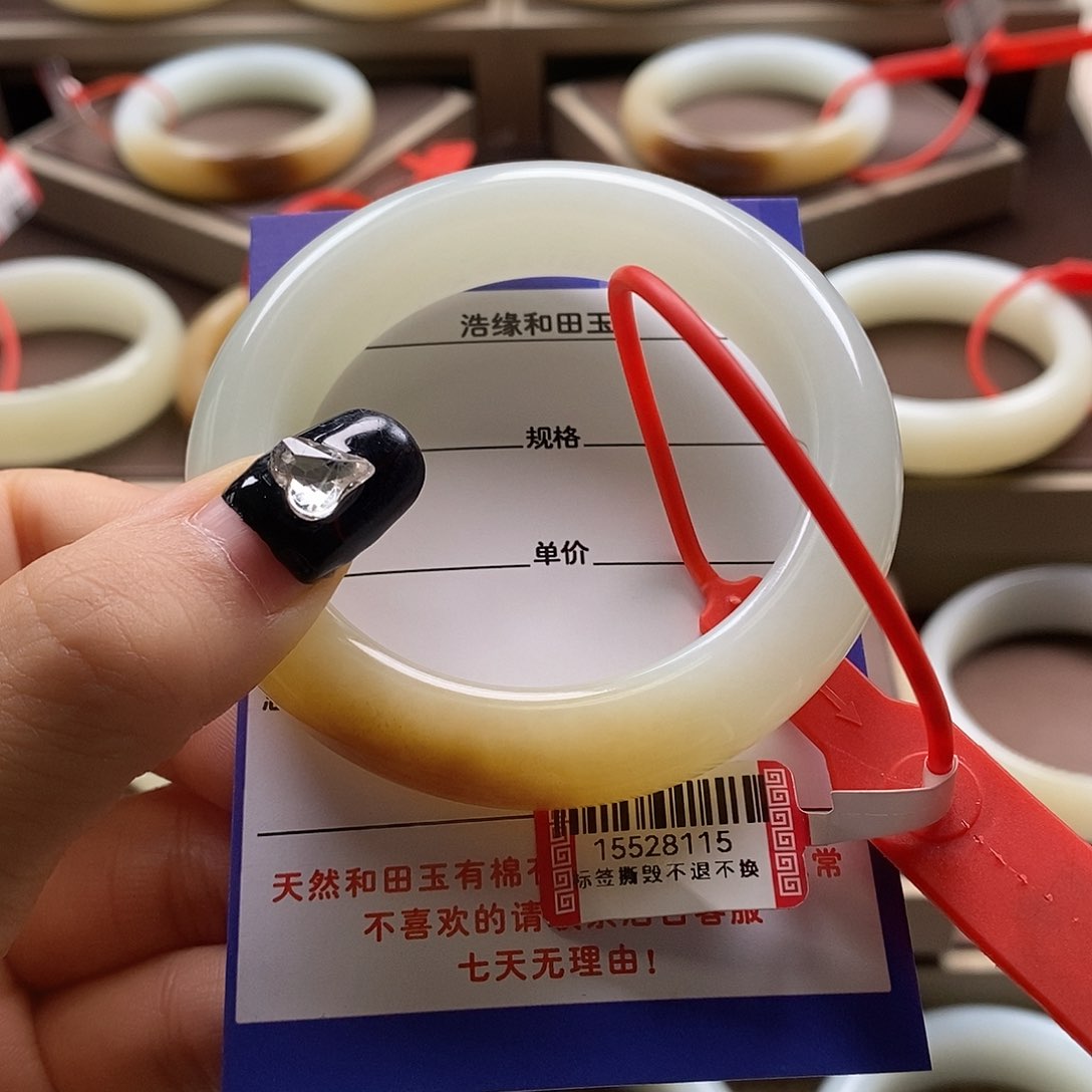 未镶嵌手镯和田玉y****n