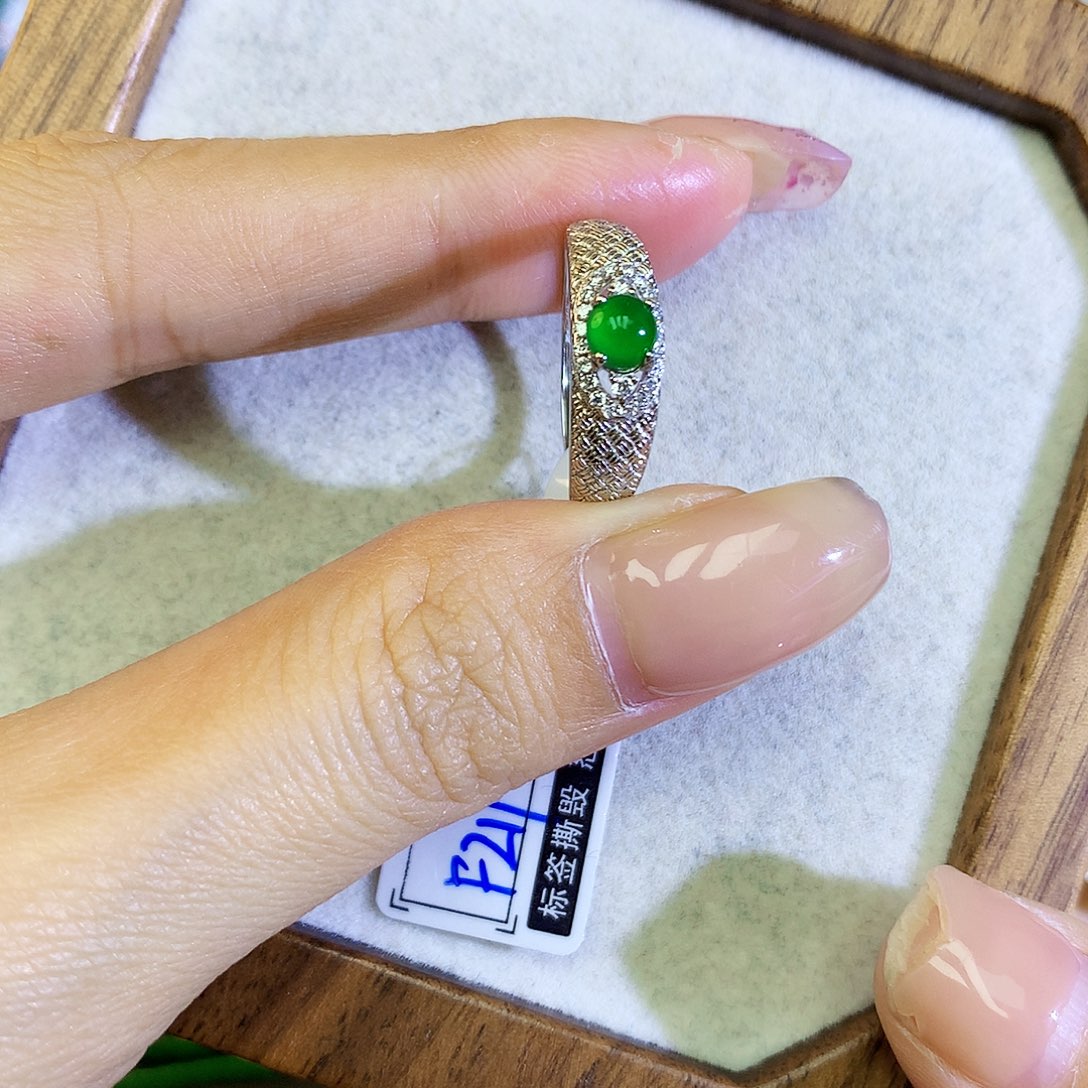 翡翠戒指银S925镶嵌天然翡翠戒指