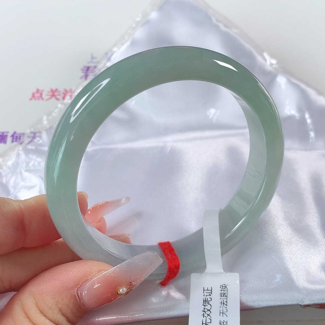 翡翠手镯未镶嵌①⑦⑥
