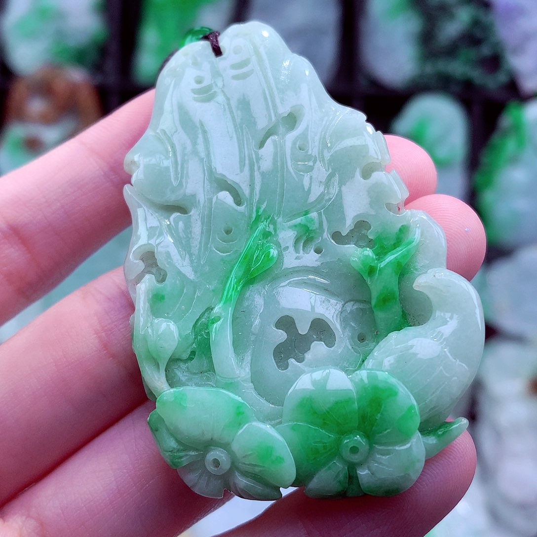 翡翠未镶嵌颈饰挂件