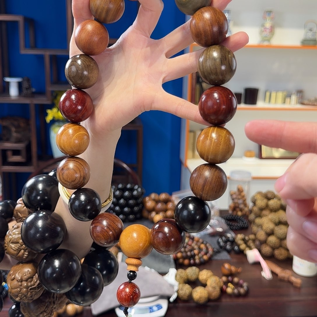 染料紫檀（血檀）其他3.0多宝珠福气满满手持