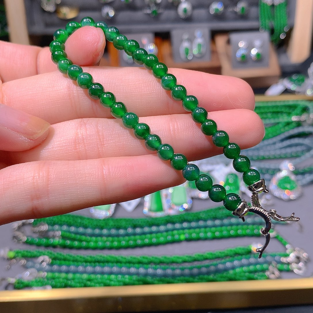 翡翠耳饰未镶嵌天然翡翠