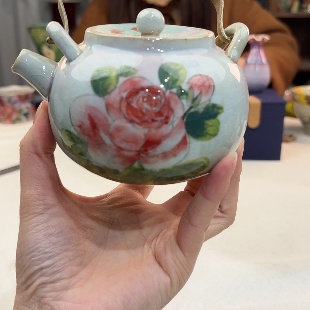 瓷片兔兔盖茨。兔兔