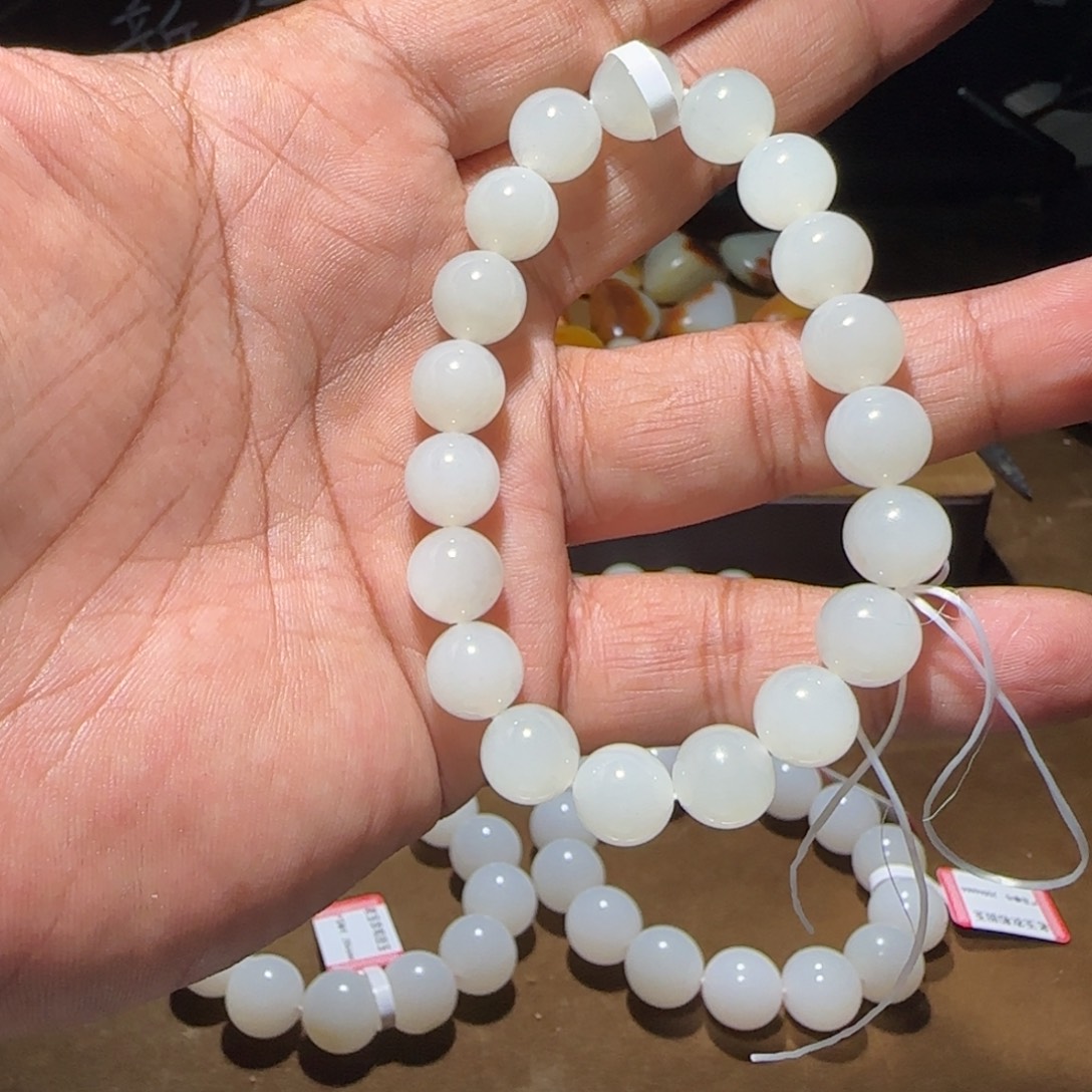 保***静和田玉未镶嵌手链