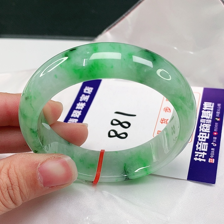 翡翠手镯未镶嵌翡翠