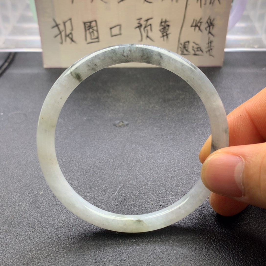 翡翠手镯未镶嵌手镯