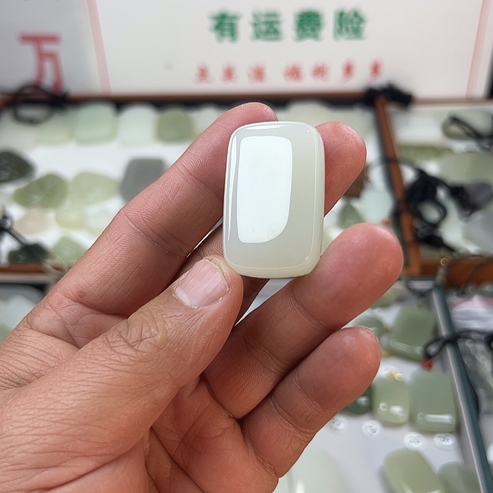 无***明和田玉未镶嵌颈饰