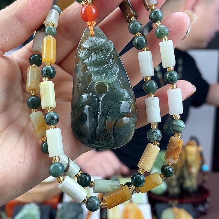 蛇纹石玉颈饰未镶嵌