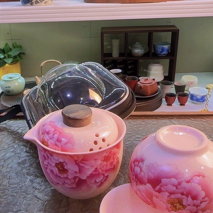 青花瓷器茶具茶叶罐玻璃杯