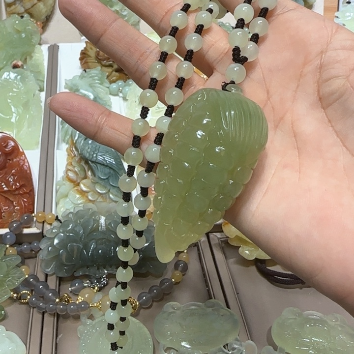 蛇纹石玉吊坠未镶嵌