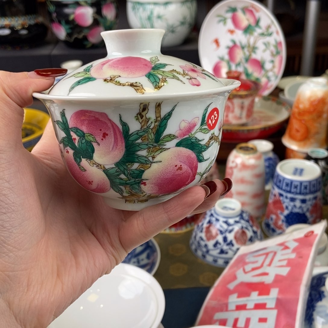 陶瓷艺术家的作品是一