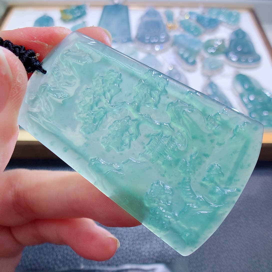 翡翠颈饰未镶嵌翡翠