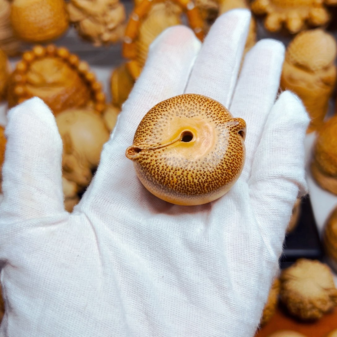 竹根雕竹雕把把壶。    