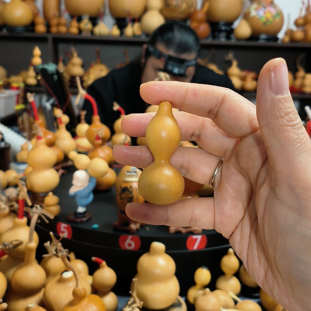 悟***。葫芦福禄双全手把件