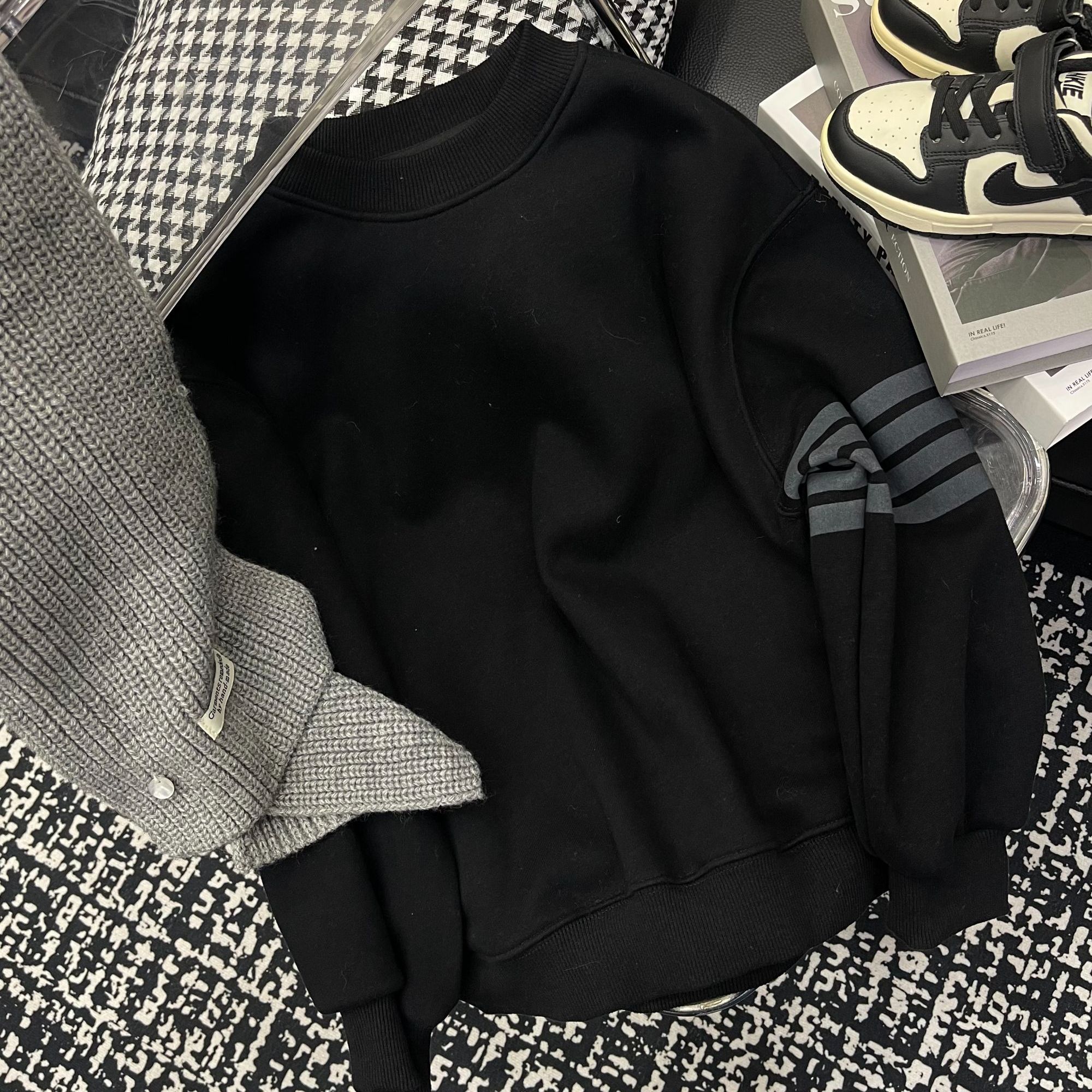 思思家潮童四杠黑色简约套头卫衣wy262104