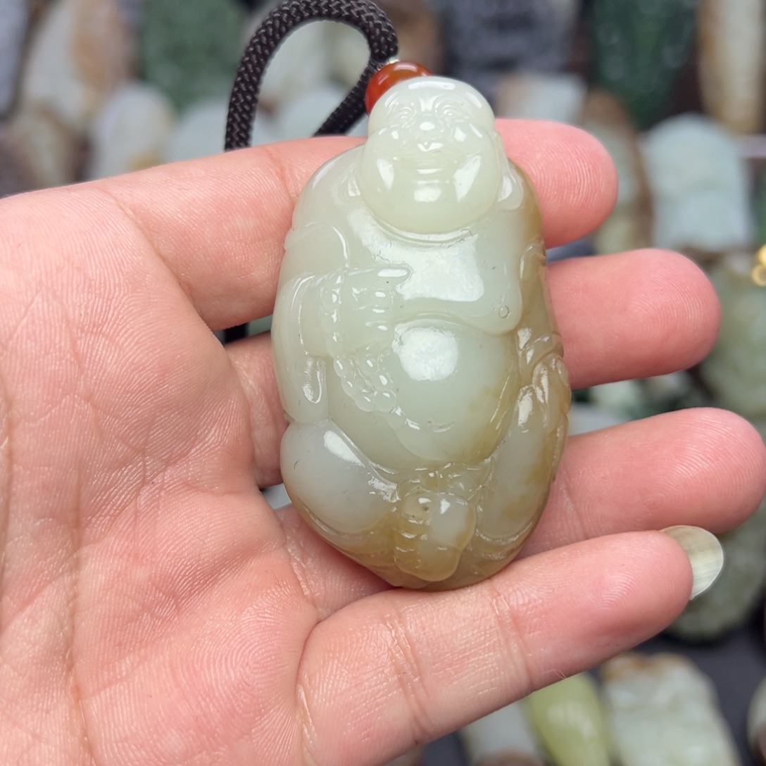 和田玉未镶嵌把件