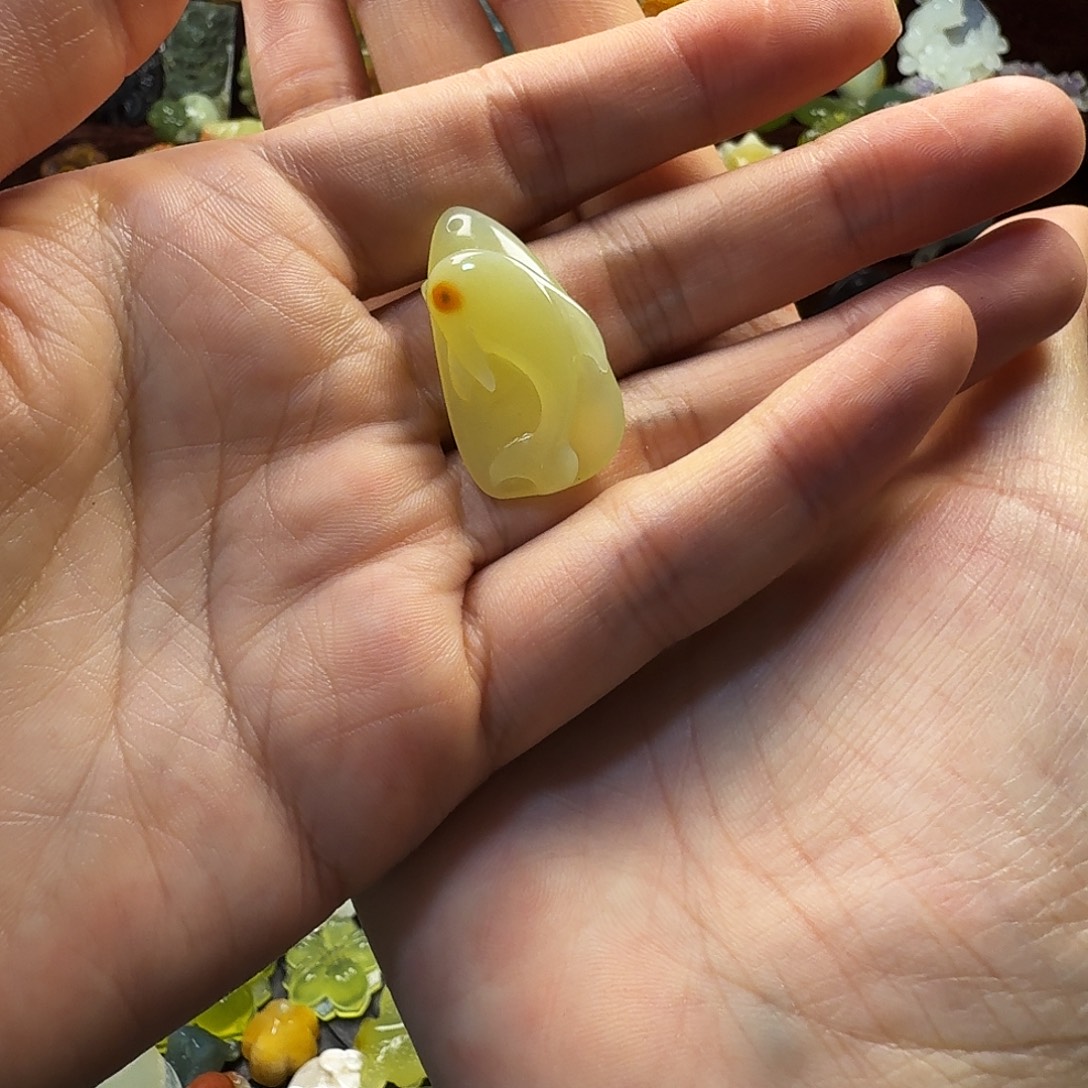 浅***笑蛇纹石玉未镶嵌颈饰