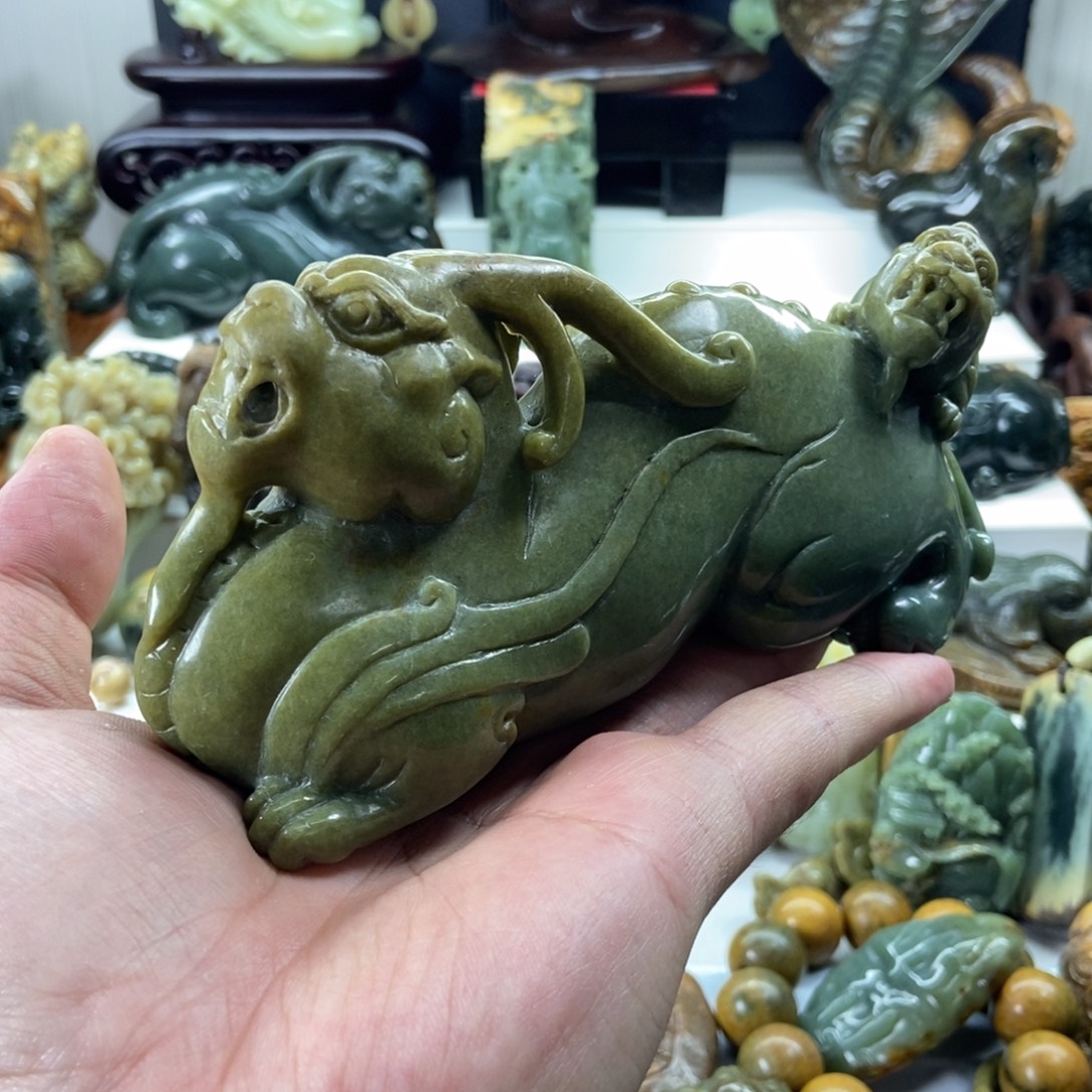 玉***生岫岩河磨玉（透闪石质玉）未镶嵌把件