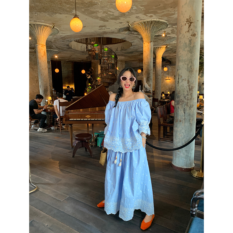 落落狷介开春穿搭一整套蓝色刺绣镂空两件套一字肩上衣套装裙半裙