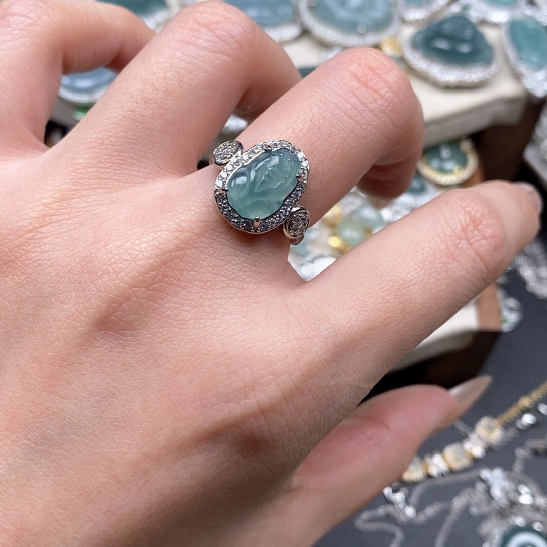 翡翠颈饰未镶嵌翡翠