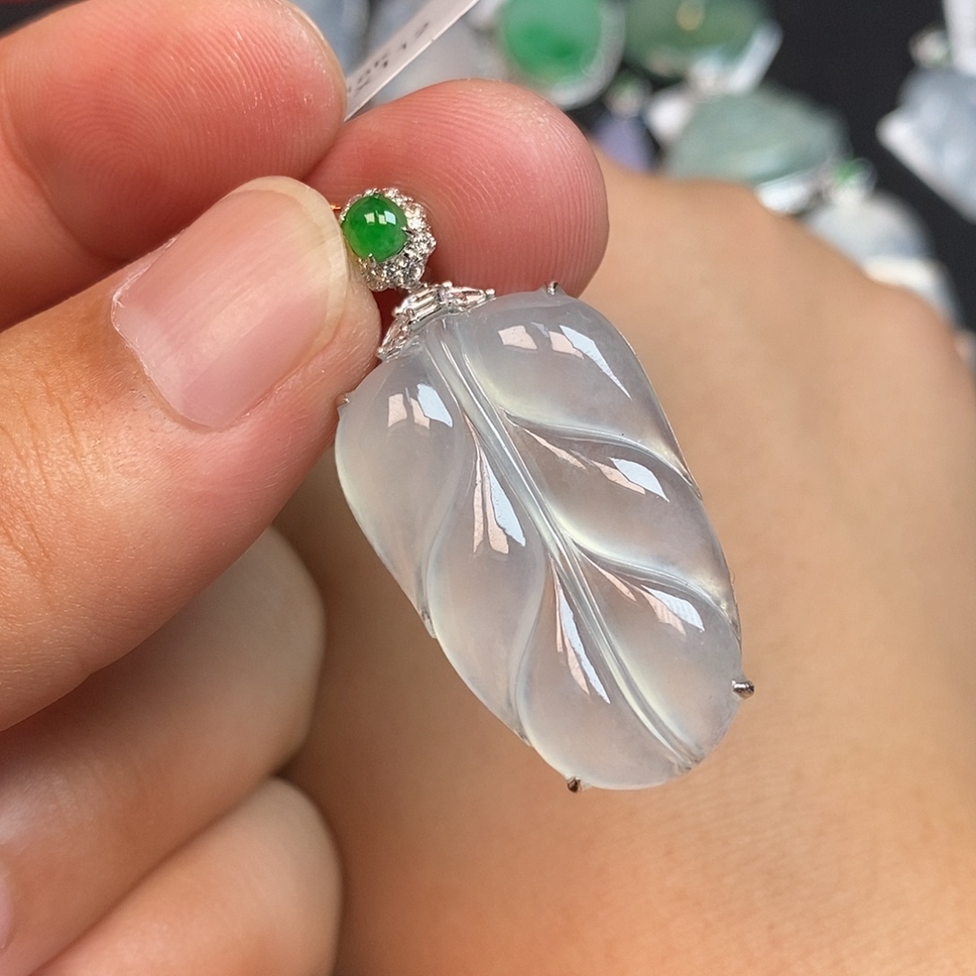 颈饰18K金镶嵌翡翠叶子
