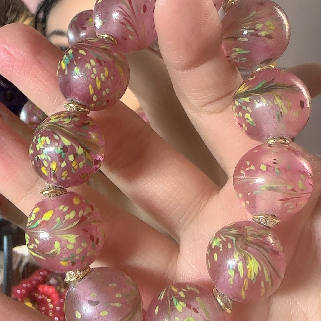 玻璃颈饰老琉璃的故事是一个人的故事