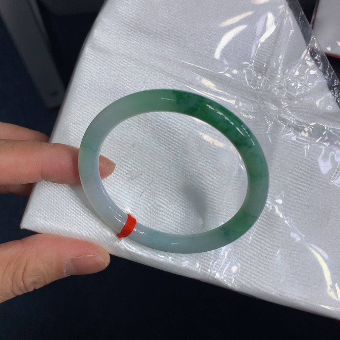 翡翠手镯（圆镯）未镶嵌翡翠